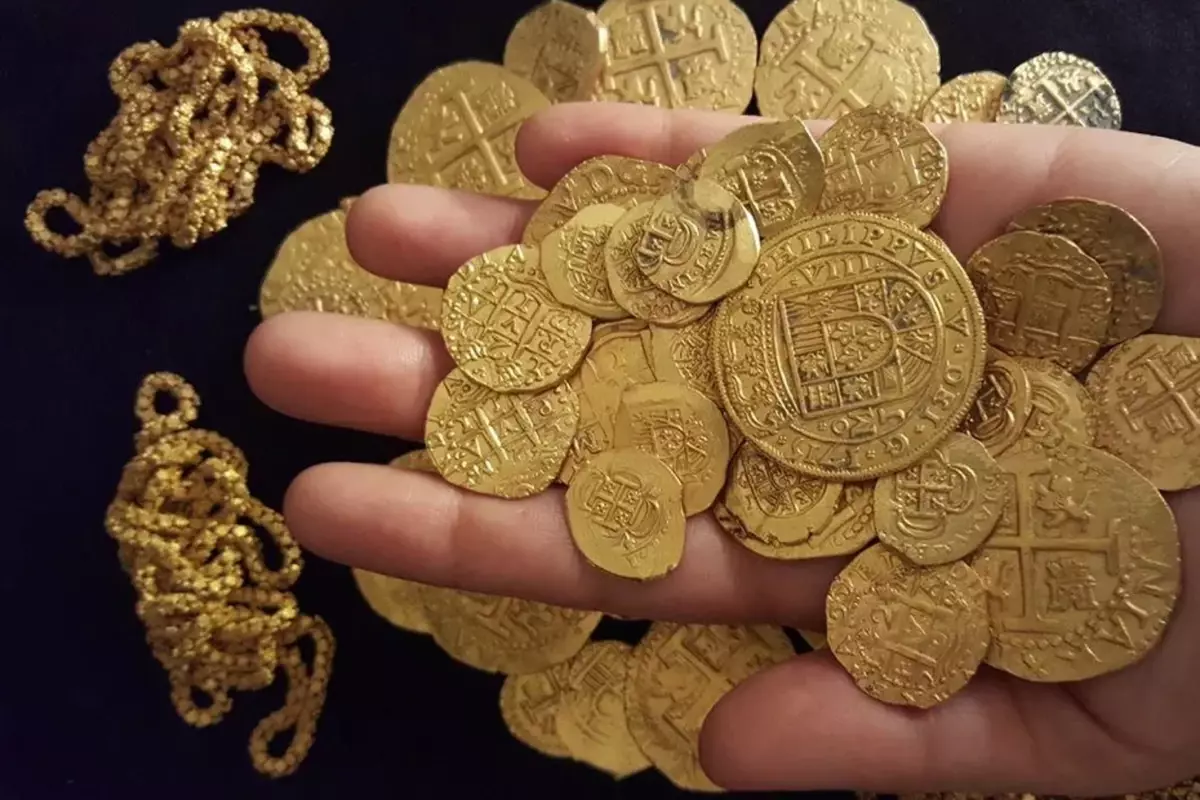 Batan geminin enkazından 1 milyon dolarlık hazine çıkarıldı! Para dalgıçlara verilecek