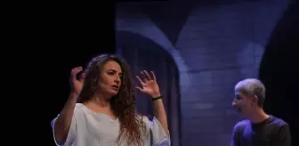 Bursa Devlet Tiyatrosu 'Sevdalinka' Oyununu Sahneliyor