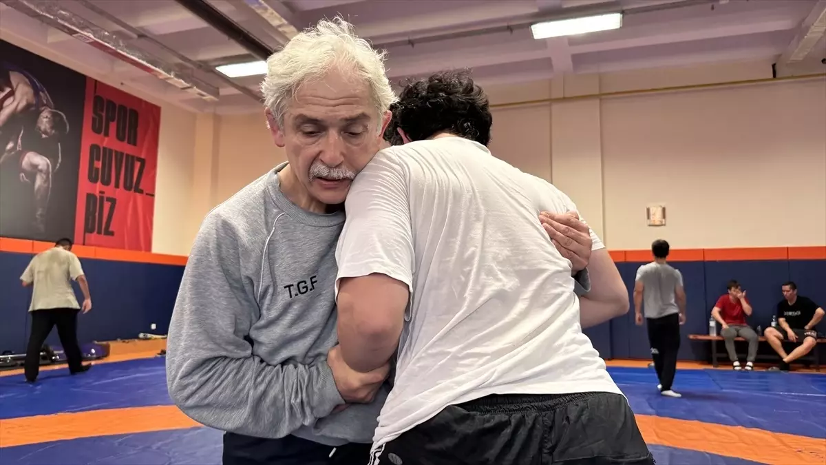 Dünya 3.'sü 55 yaşındaki veteran güreşçi, gözünü altın madalyaya dikti