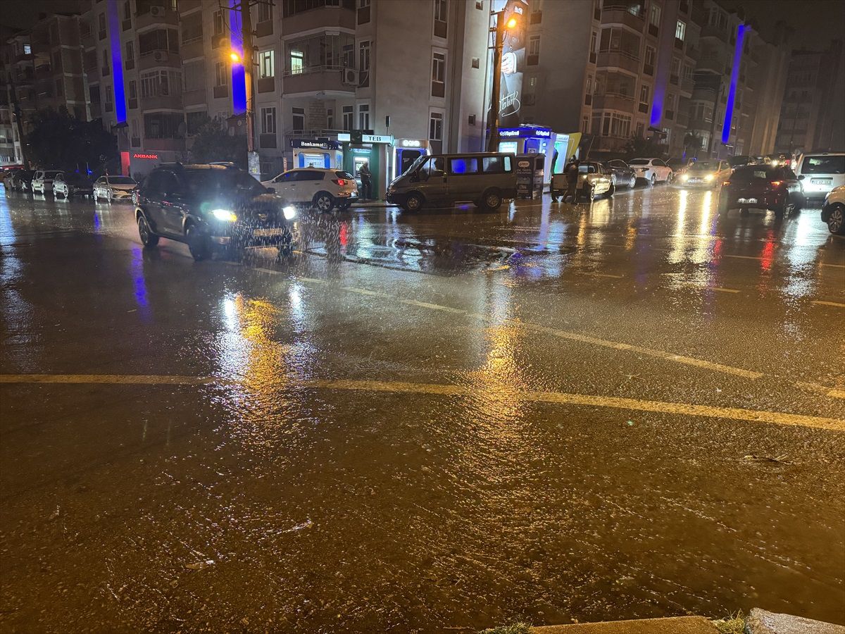 Edirne'de Şiddetli Sağanak Yağışlar Etkili