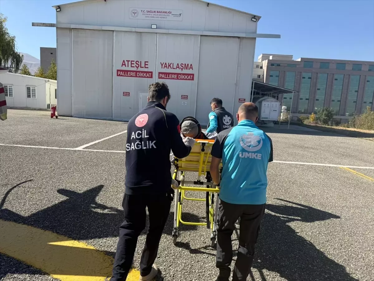 Erzurum'da ambulans helikopter solunum sıkıntısı çeken hasta için havalandı