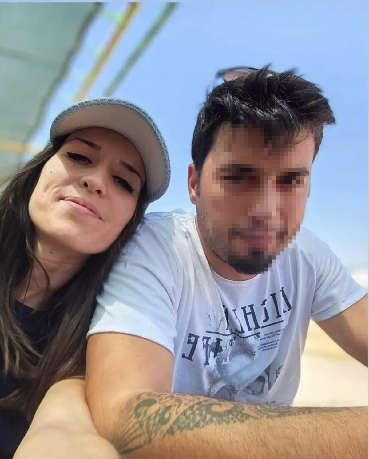 İzmir'de Tüfek Kazası: Eşini Öldüren Adam Gözaltında