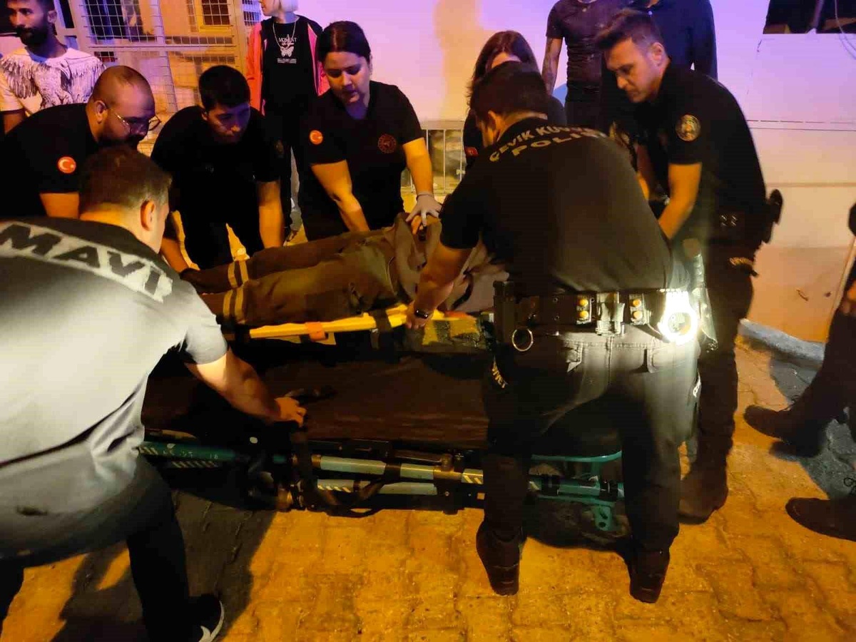 Evli Biri Pompalı Tüfekle Vuruldu, Eski Eşiyle Poz Verdi