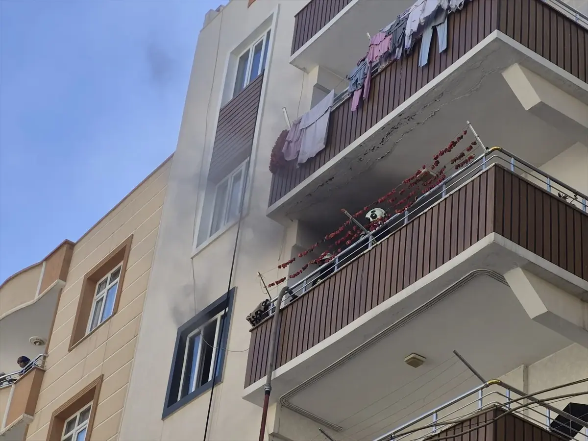Gaziantep'te Apartman Yangını: Anne ve 3 Çocuğu Hastaneye Kaldırıldı