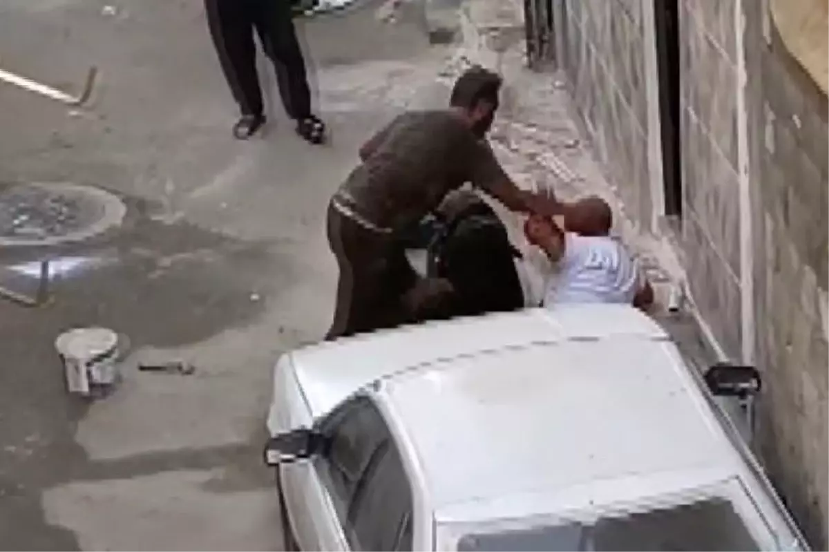 Gaziantep'te dehşete düşüren görüntüler: Annesini tekmeledi, ağabeyini defalarca bıçaklayarak öldürdü
