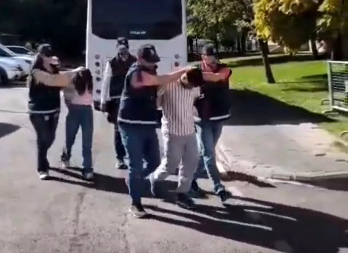 Uygunsuz Davranışları Uyardığı İçin Yaşlı Adamı Öldüren İki Zanlı Tutuklandı