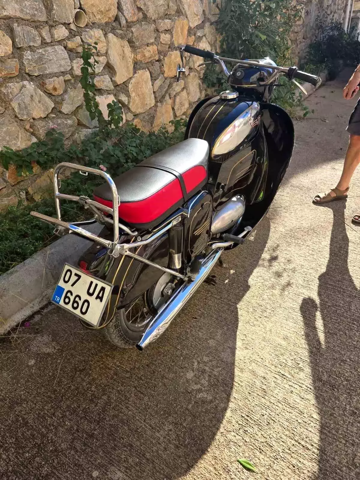 Antalya'da Motosiklet Kazası: 2 Yaralı