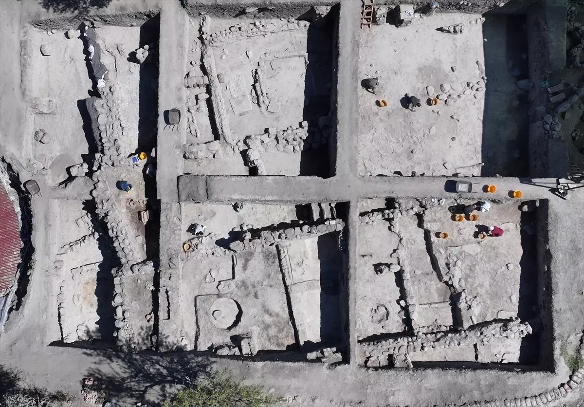 Konya'nın Gökhöyük'ünde MÖ 7. Binden 1. Bine Kesintisiz Yerleşim İzleri Bulundu