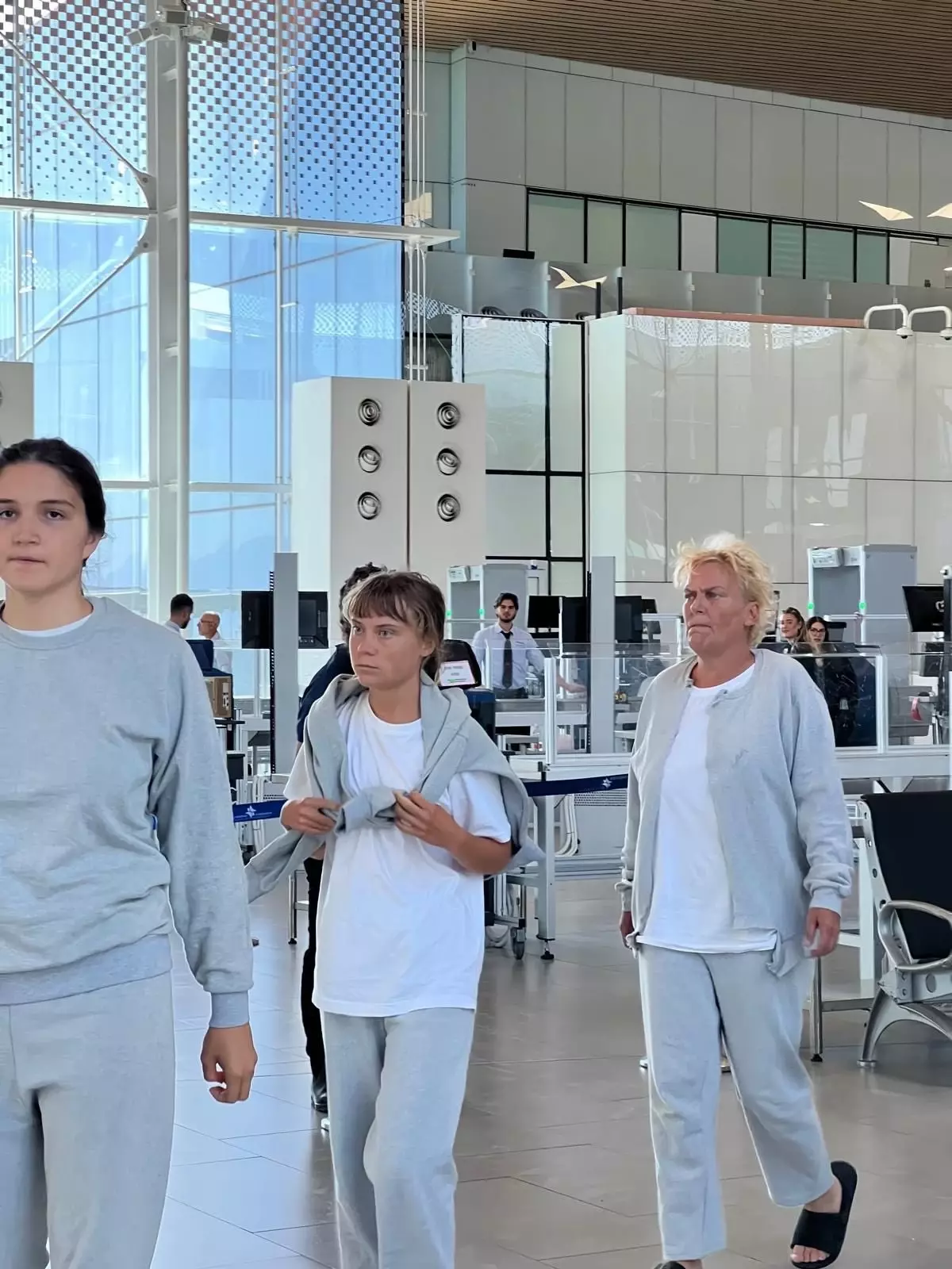 Greta Thunberg'in de Aralarında Bulunduğu 171 Aktivist Sınır Dışı Edildi