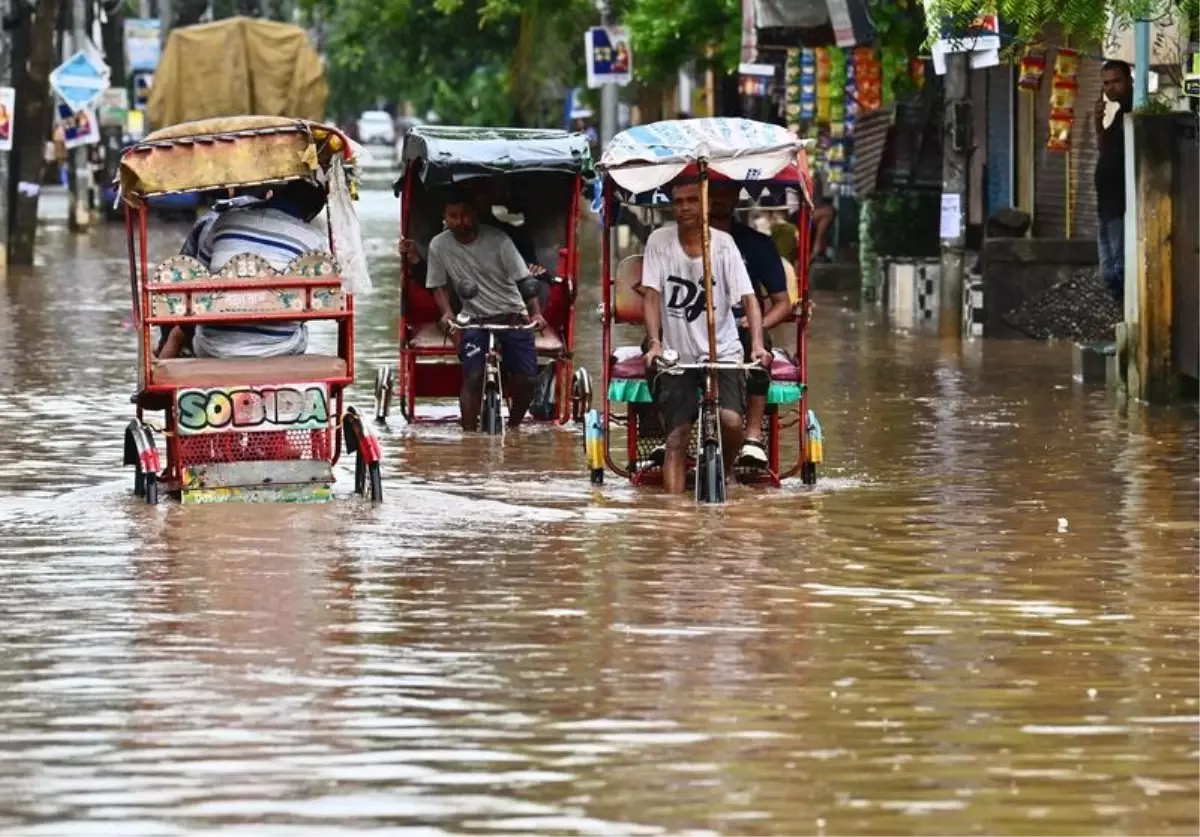 Hindistan'da Şiddetli Yağışlar Sonucu 23 Kişi Hayatını Kaybetti