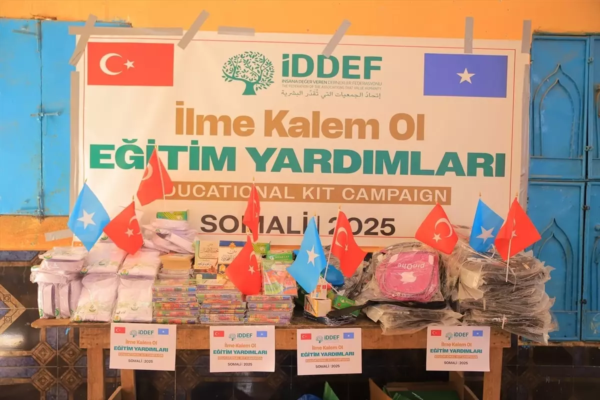 İDDEF, Afrika'daki İhtiyaç Sahibi Öğrencilere Kıyafet ve Kırtasiye Yardımı Yapıyor