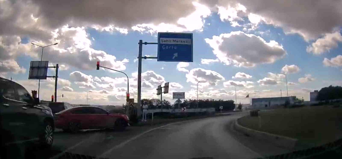 Tekirdağ'da Hatalı Dönüş Trafikte Tartışmaya Neden Oldu