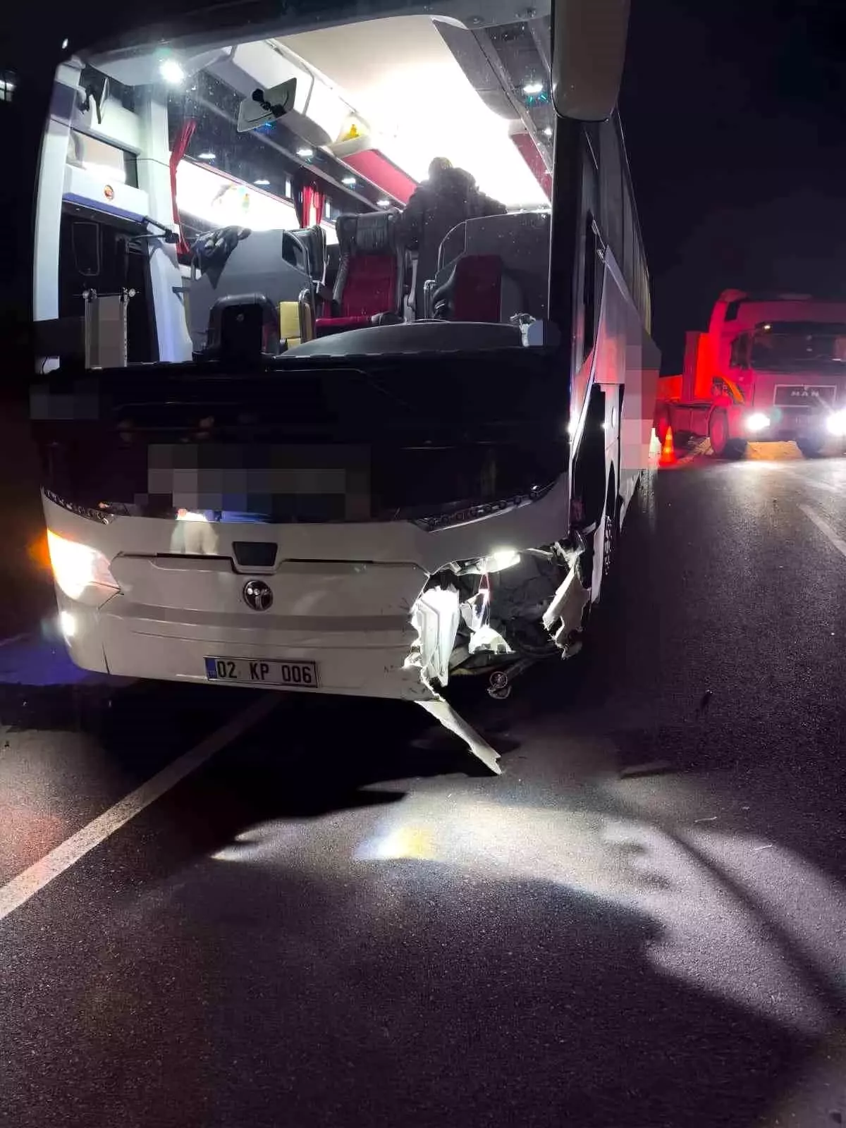 Isparta'da Otomobil ile Otobüs Çarpıştı: Sürücü Hayatını Kaybetti