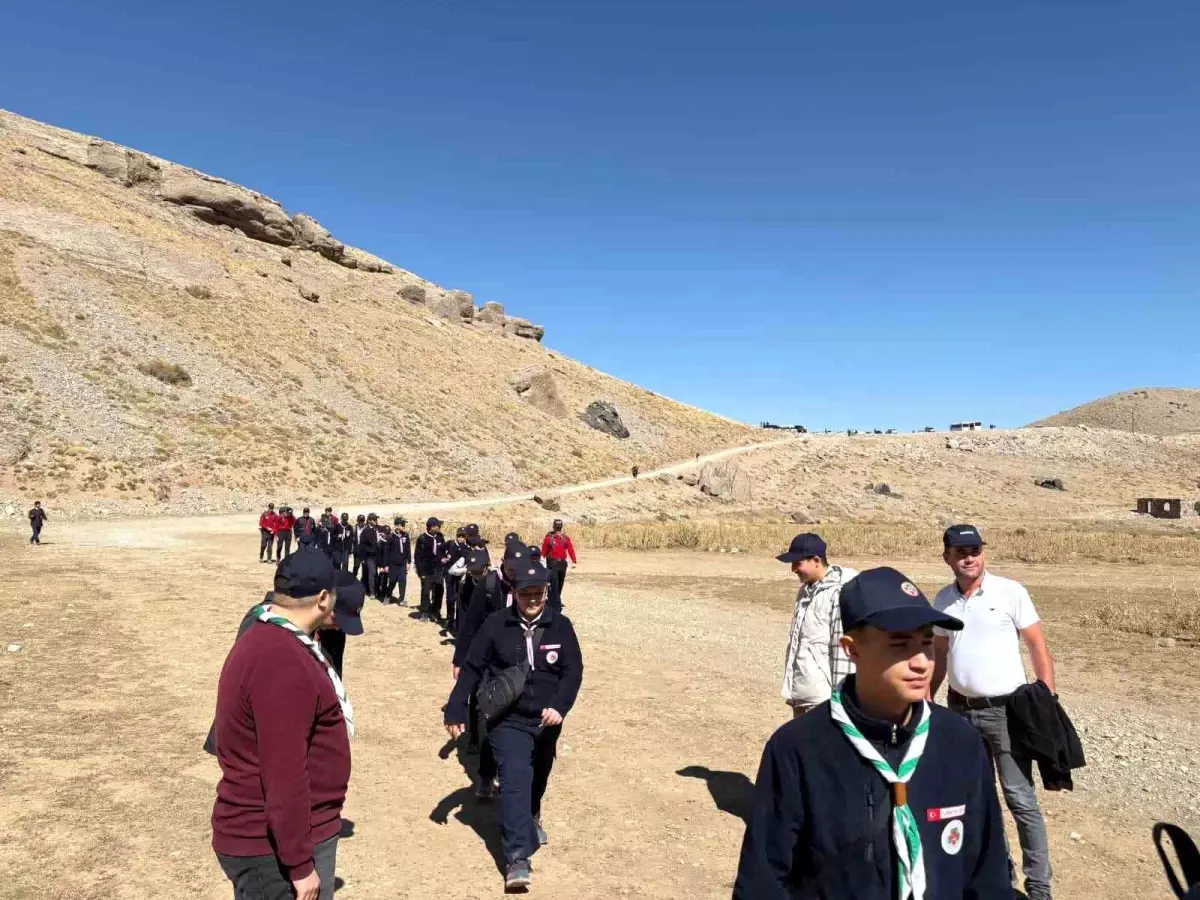 Niğde'de Gençler için Doğa Yürüyüşü Etkinliği Düzenlendi