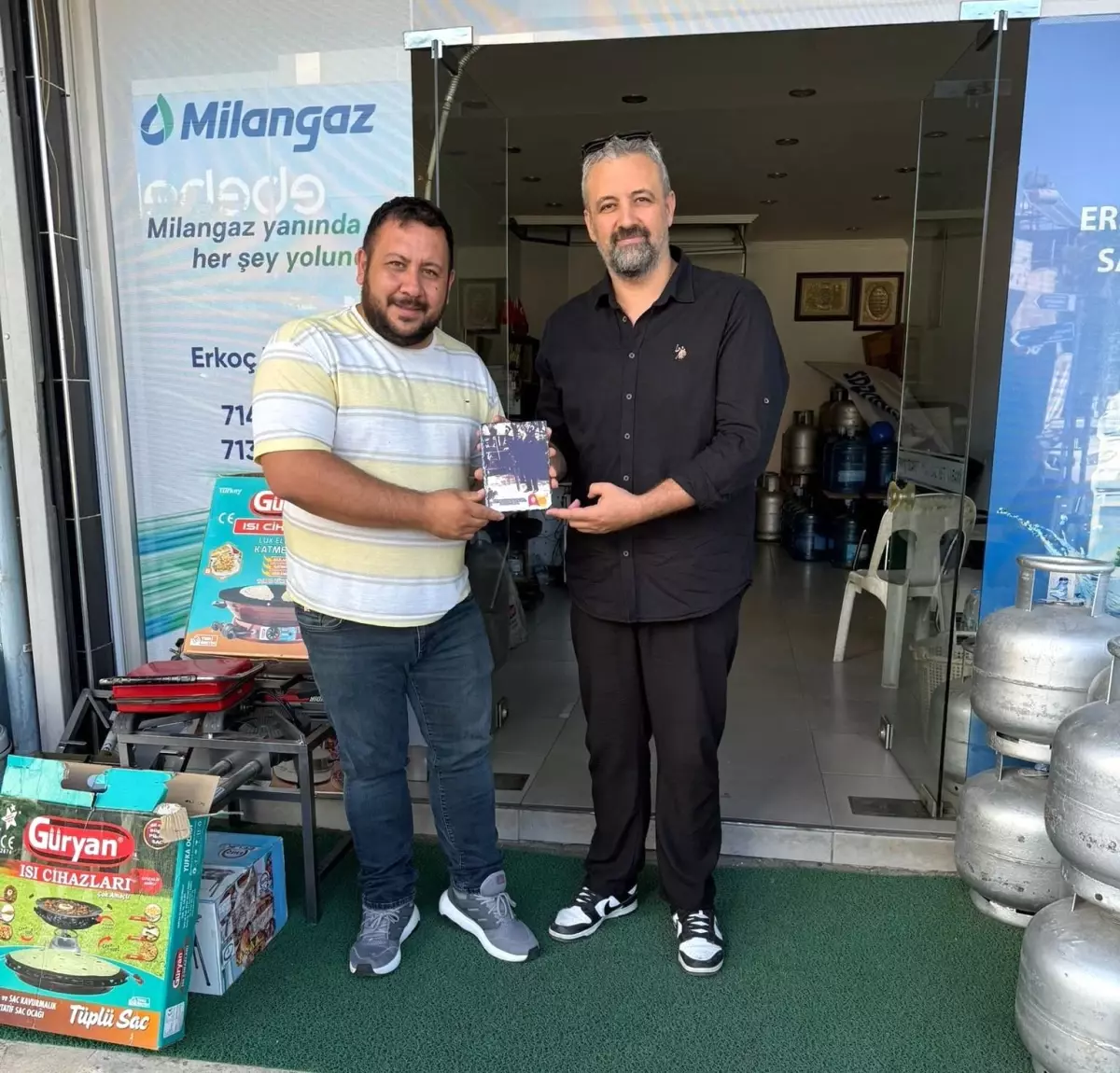 Galatasaray Taraftarları Derneği, 15 Öğrenciye Burs Verdi