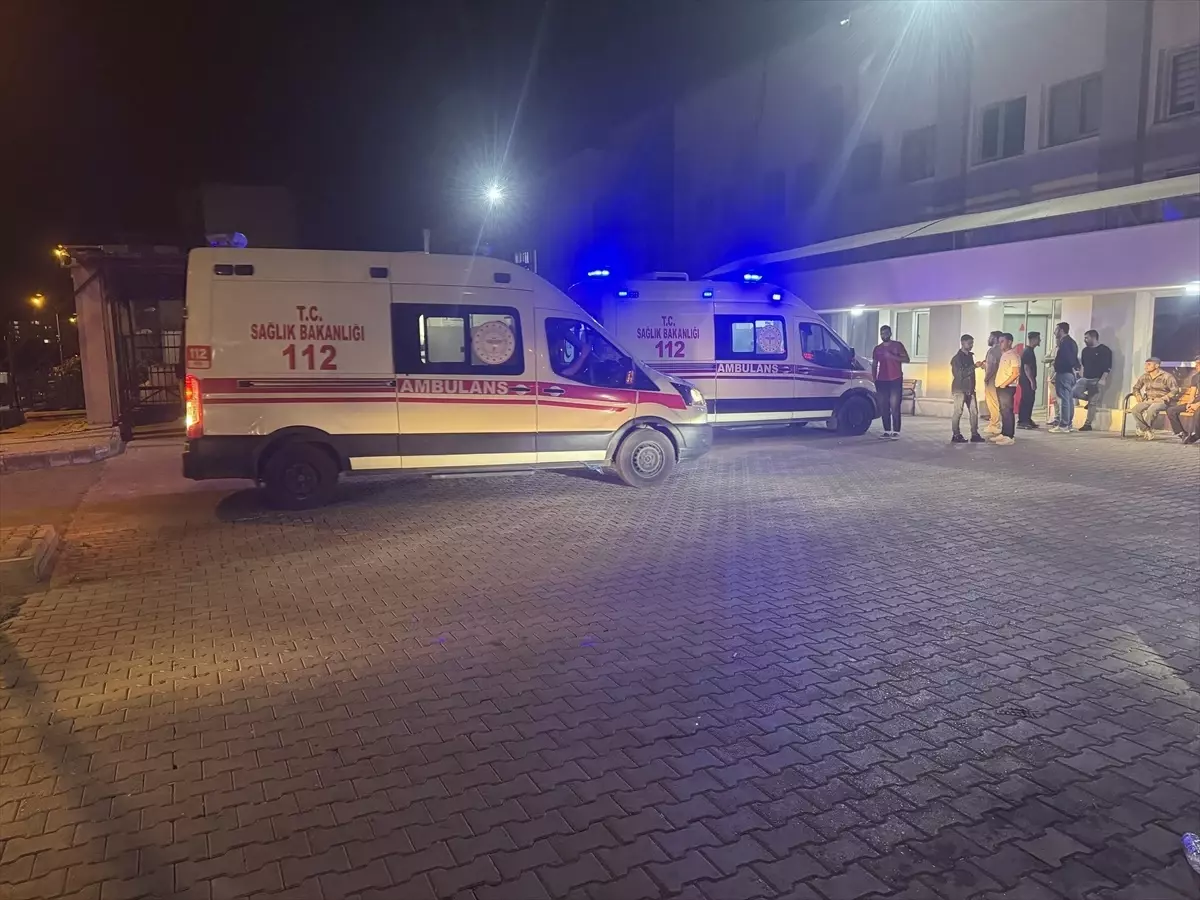 Siirt'te Minibüs ile Ticari Araç Çarpıştı: 5 Yaralı