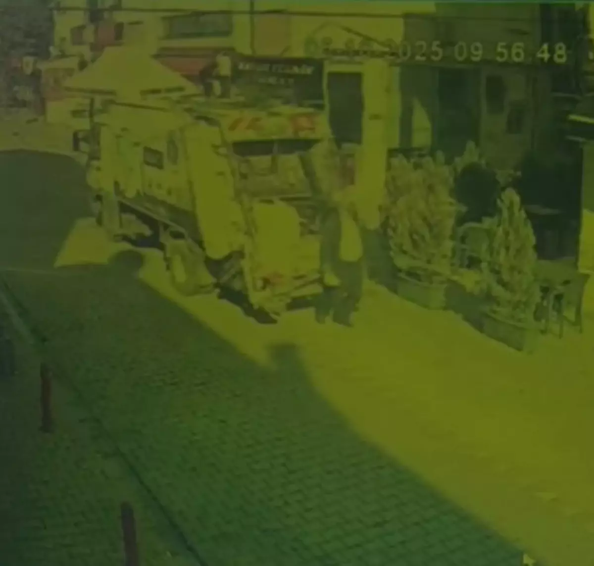 Çanakkale'de Geri Dönüşüm Kamyonunun Çarptığı 81 Yaşındaki Adam Hayatını Kaybetti