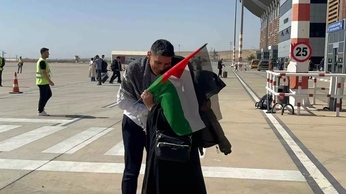 Batmanlı Doktor Yalçın, İsrail'den Kurtarılarak Coşkuyla Karşılandı