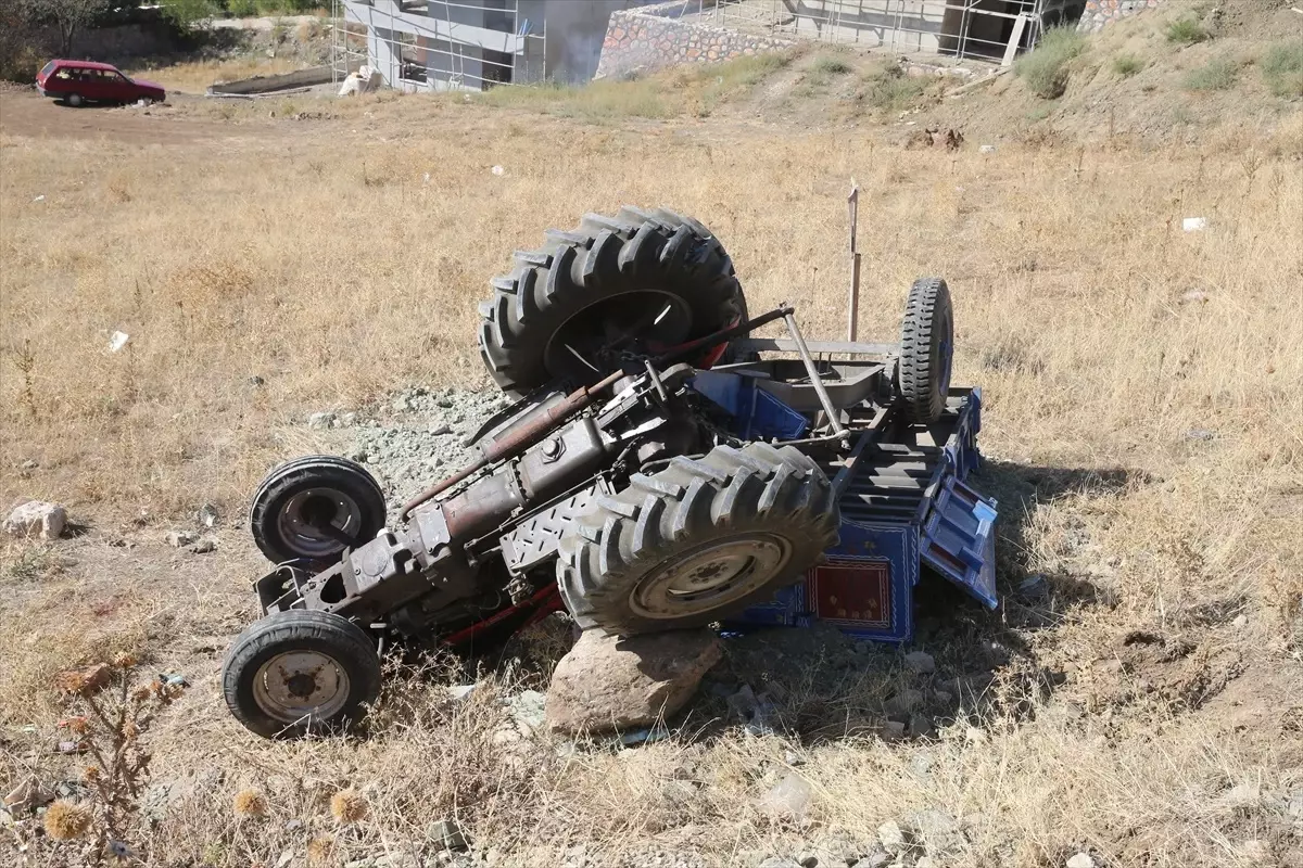 Tokat'ta Traktör Devrildi: 2 Yaralı