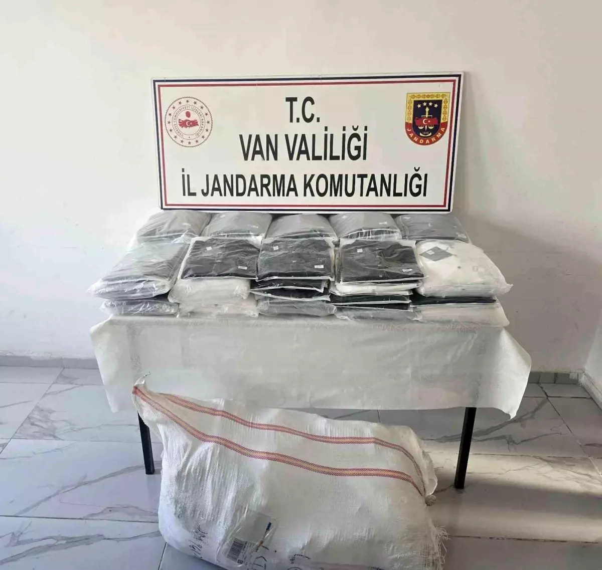 Van'da 3 Milyon TL Değerinde Gümrük Kaçağı Malzeme Ele Geçirildi