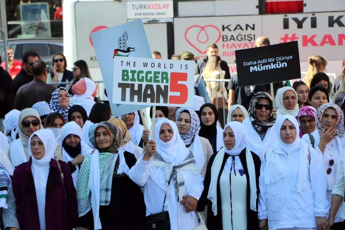 AK Parti Kadın Kolları'ndan Gazze için Sessiz Çığlık Yürüyüşü
