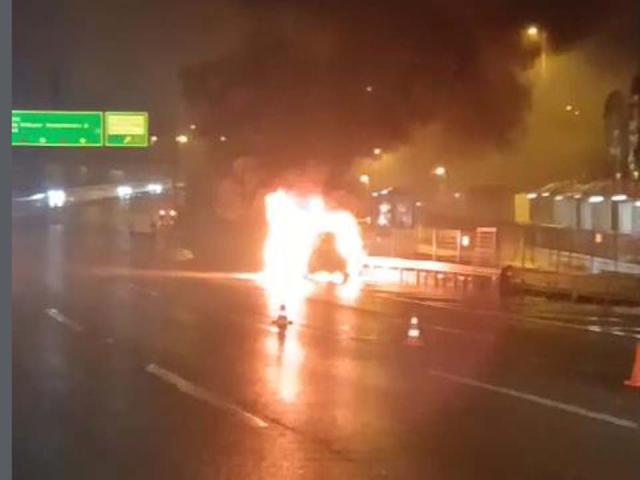 Fire on the 15 July Martyrs Bridge: Car Caught Fire
