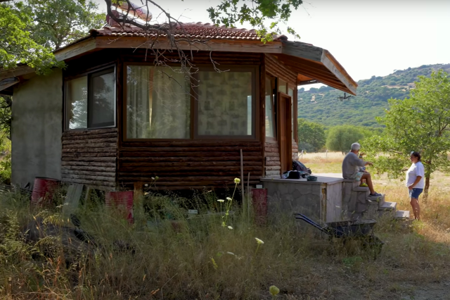 He has been living in the same place for 41 years! The hidden life of Ali Sürmeli