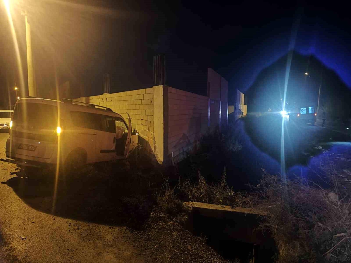 Adana'da Ticari Araçların Çarpışması: 1 Ölü, 2 Yaralı