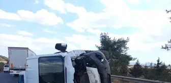 Adana'da Şeker Yüklü Panelvan Devrildi