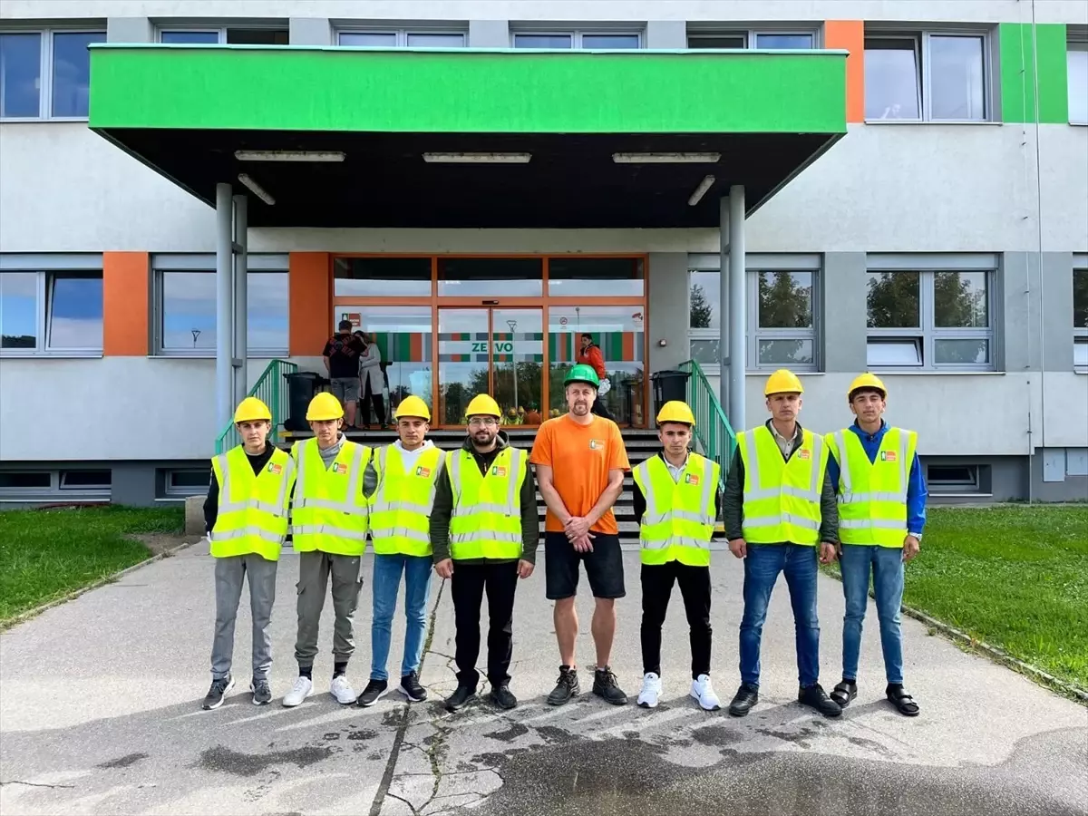 Avrupa'da stajlarını tamamlayan öğrenciler Kars'a döndü