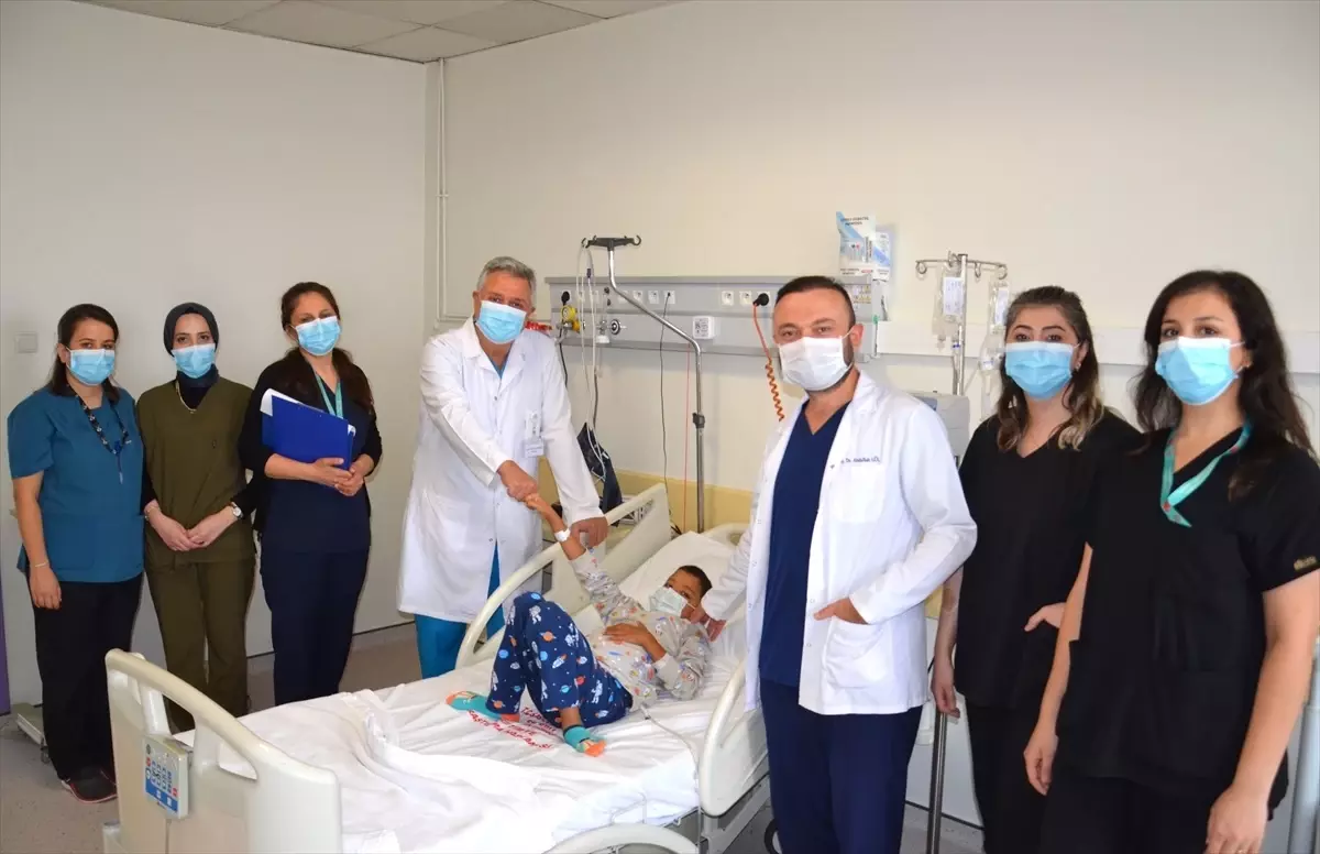 Bursa'da 13 Yaşındaki Ubeydullah'a Babasından Böbrek Nakli