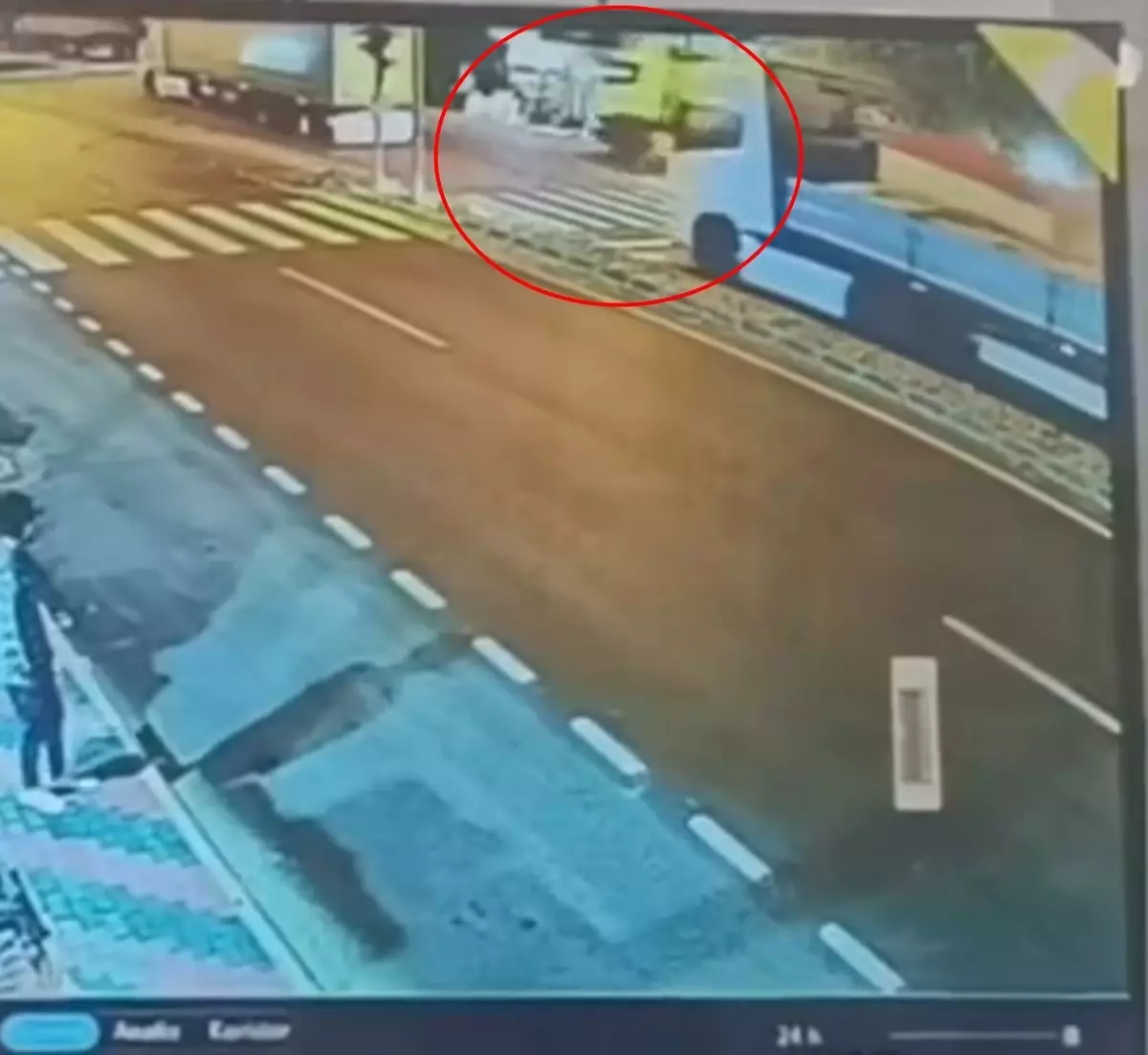 Batman'da Park Halindeki TIR'a Çarpan TIR Kazasında 1 Ölü