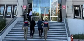 Tatvan'da Düzensiz Göçmen Kaçakçılığı Operasyonu: 2 Göçmen Yakalandı, 2 Şüpheli Tutuklandı