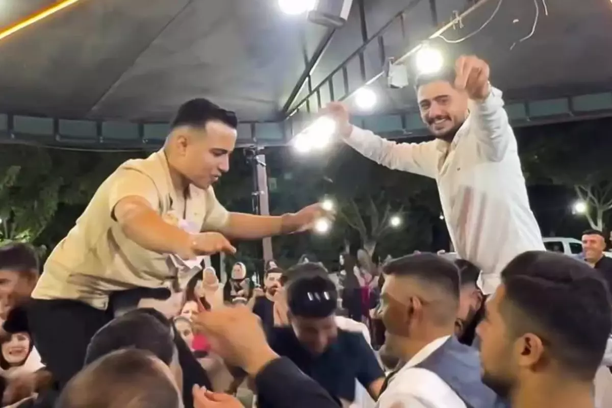 Gelin ve damat farklı ülkelerde nişanlandı
