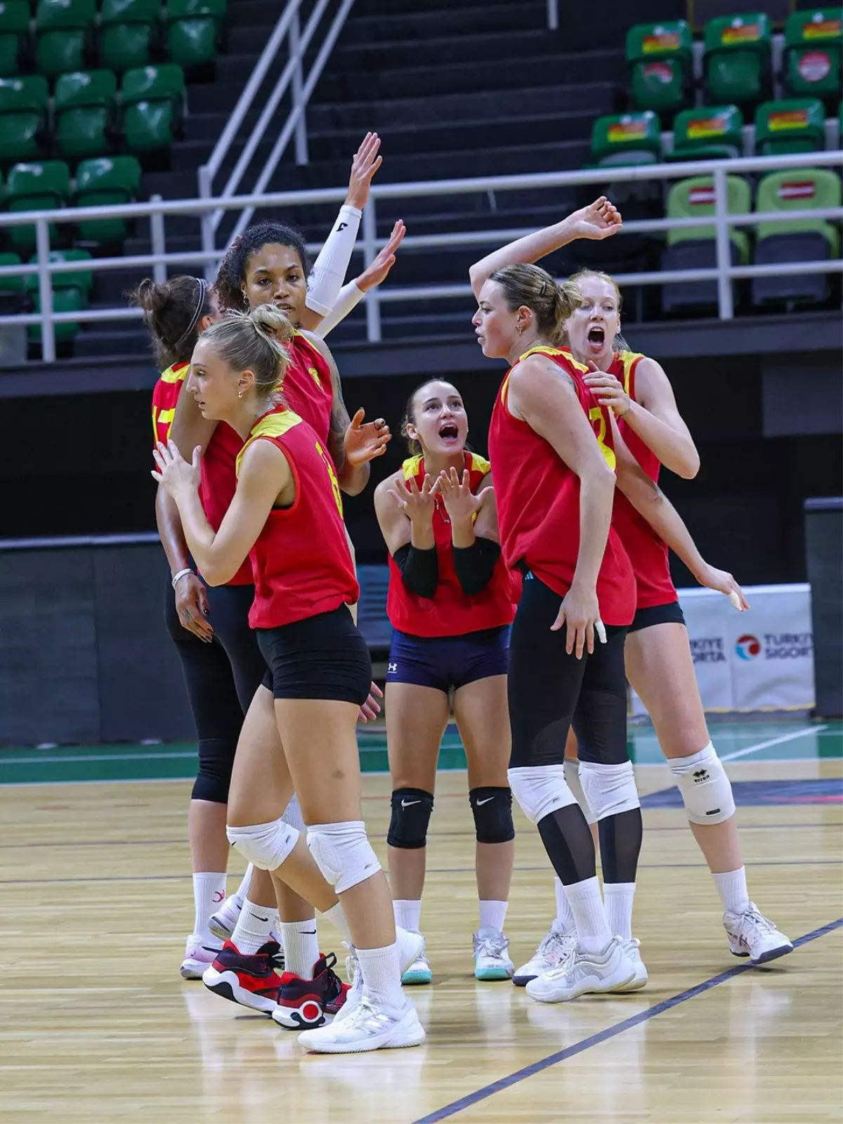 Göztepe, Kadınlar Kupa Voley'de Aydın Büyükşehir ile Karşılaşıyor