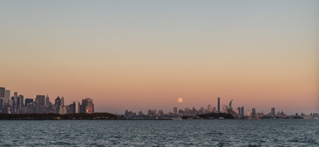 The Harvest Moon was captured like this in the USA
