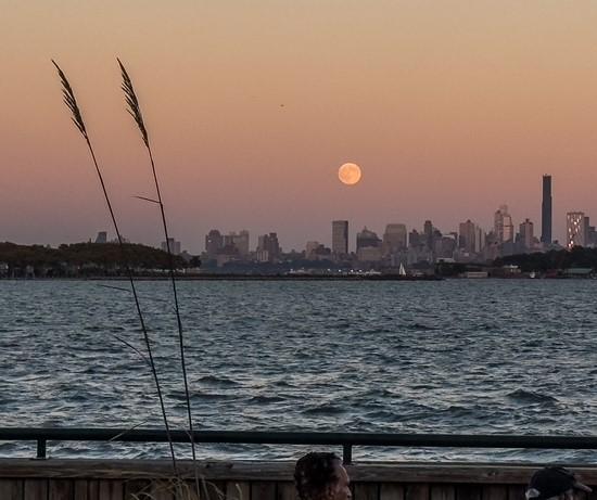 The Harvest Moon was captured like this in the USA