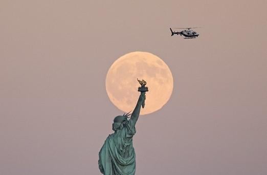 The Harvest Moon was captured like this in the USA