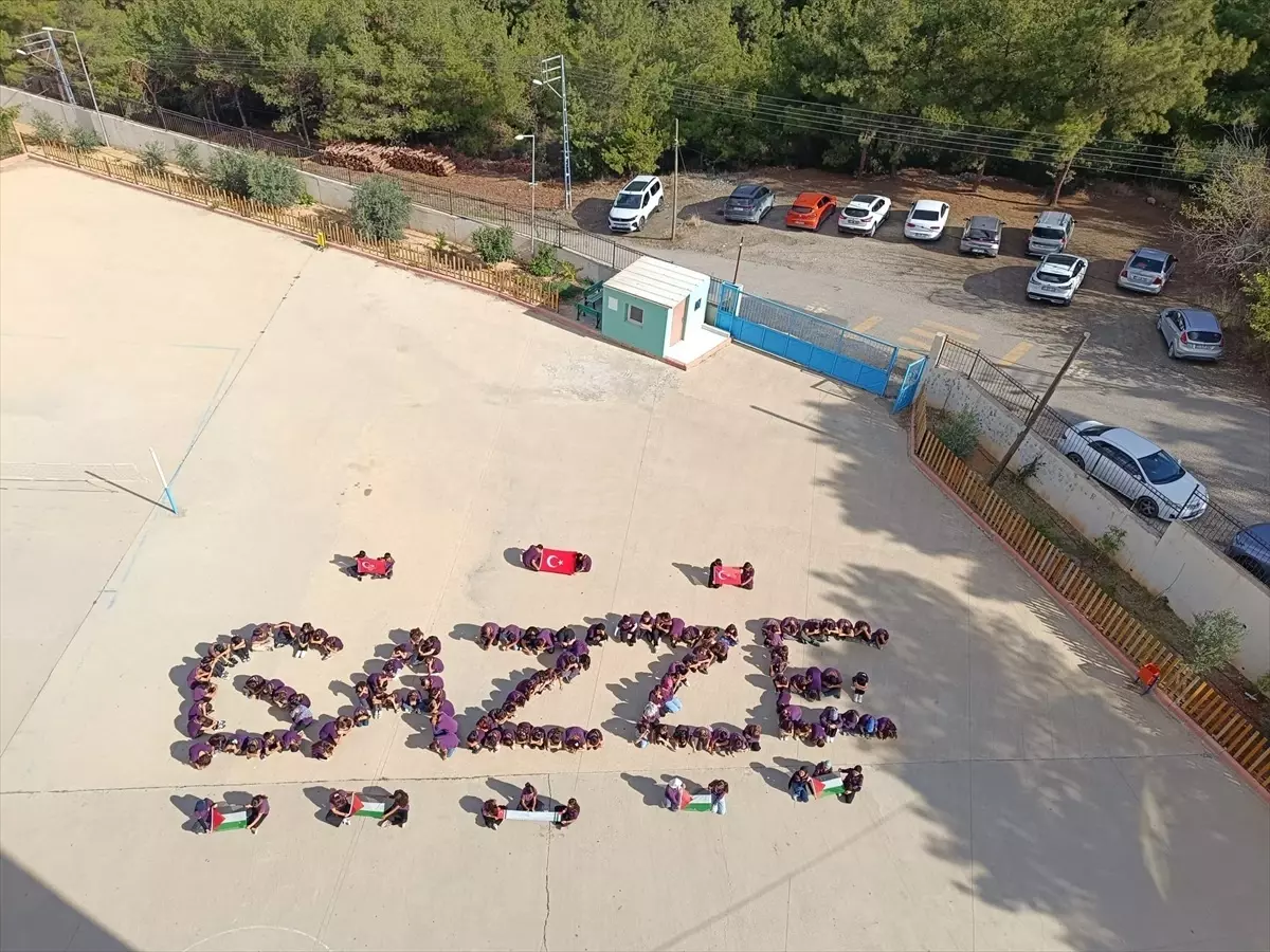 Belen'deki Öğrencilerden Filistin'e Destek Koreografisi