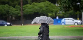 Dikili'de Sağanak Yağış Hayatı Olumsuz Etkiledi