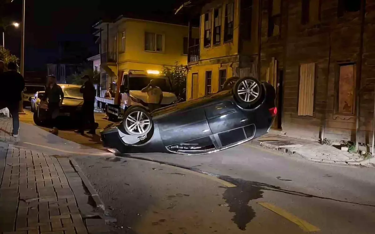 Bartın'da Takla Atan Araçta İki Kişi Yaralanmadan Kurtuldu