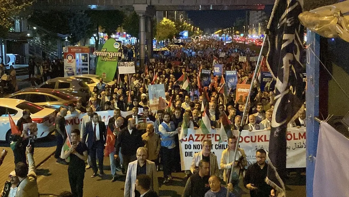 Kayseri ve Kırşehir'de Gazze'ye Destek Yürüyüşü Düzenlendi