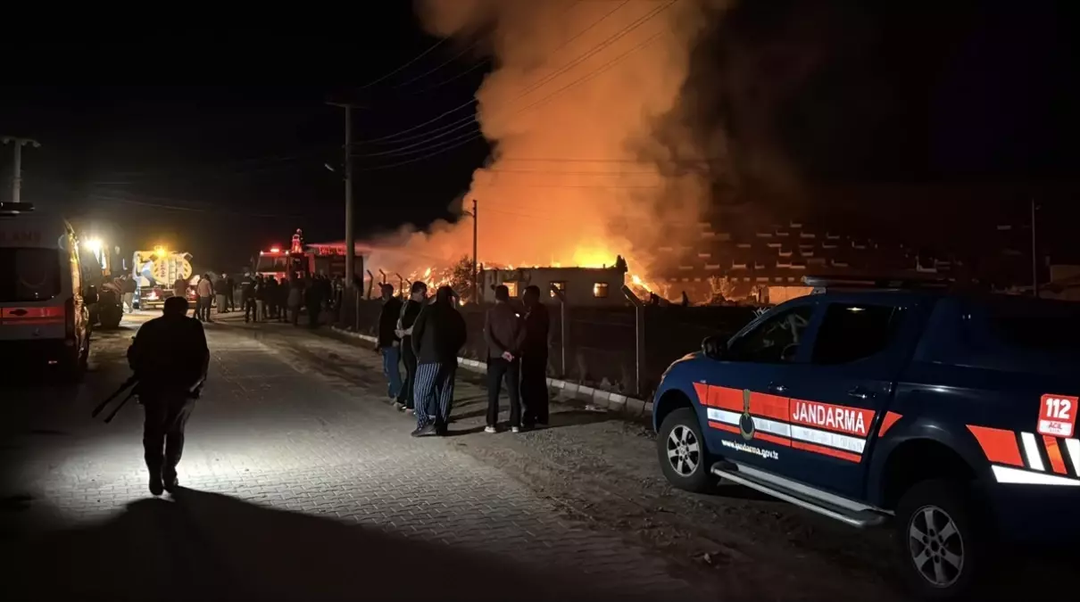 Kırıkkale'de 600 Tonluk Saman Balyasında Yangın Çıktı