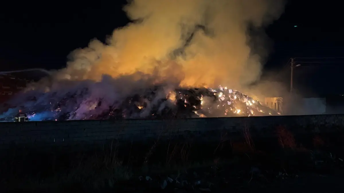 Kırıkkale'de 600 Ton Saman Balyasında Yangın Çıktı