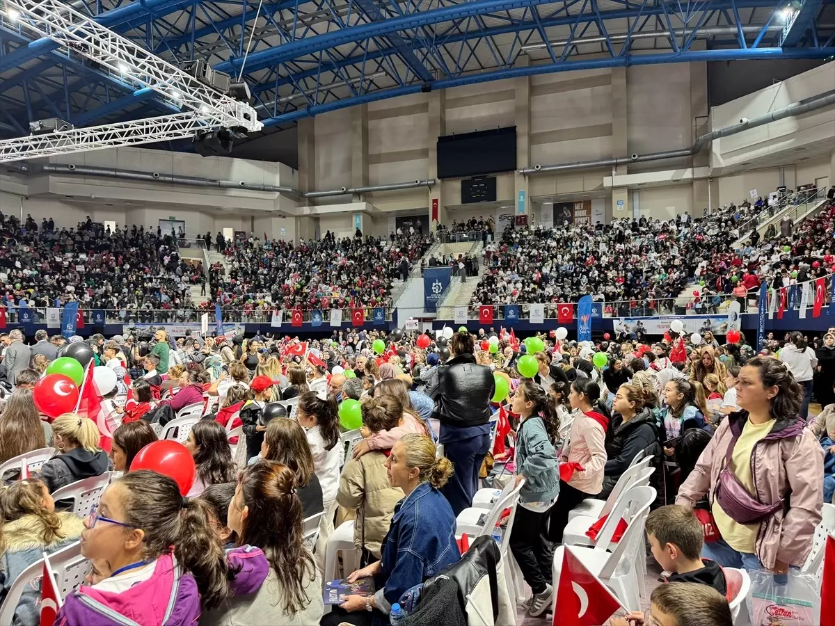 Kocaeli'de 4 bin 500 ebeveyn aynı anda çocuklarına 'Filistin' konulu kitap okudu