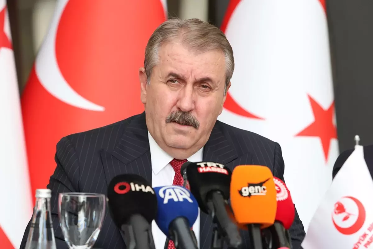 Meclis'teki 'Biji Serok Apo' sloganına Destici'den sert tepki: Kafalarını ezip geçeceksin