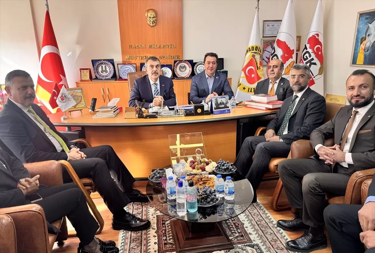 Milli Eğitim Bakanı Tekin, Doğu Anadolu Gazeteciler Cemiyeti'ni Ziyaret Etti