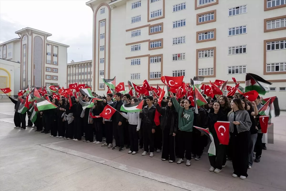Okullarda Filistin ve Gazze Temalı Farkındalık Etkinlikleri Düzenlendi