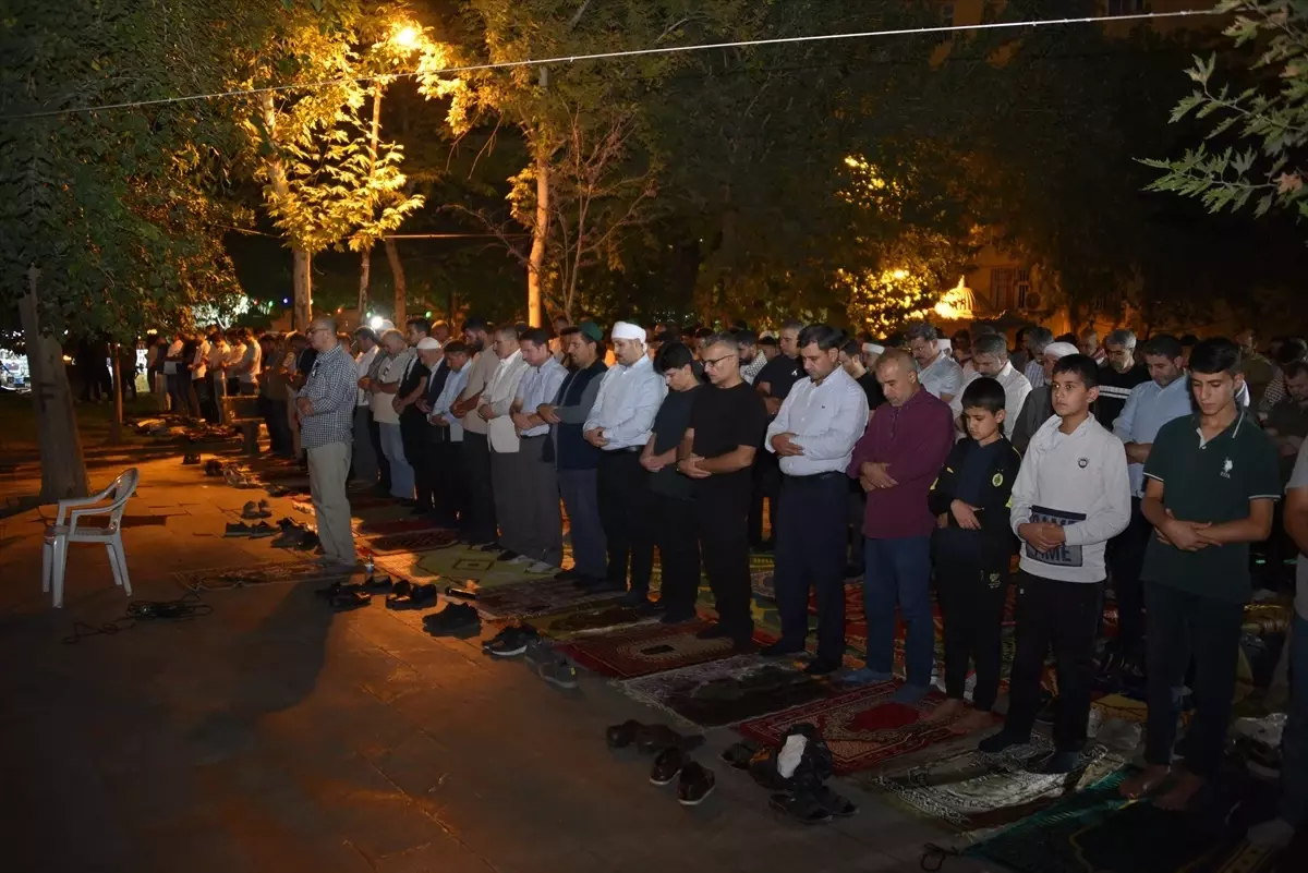 Siverek'te Gazze İçin Seccade Etkinliği Düzenlendi