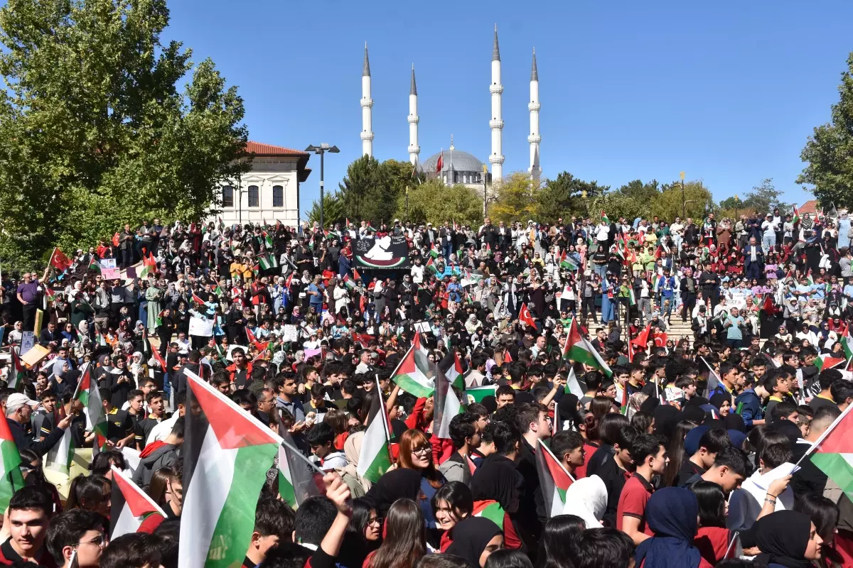 Sivas'ta Öğrencilerden Filistin İçin Yürüyüş